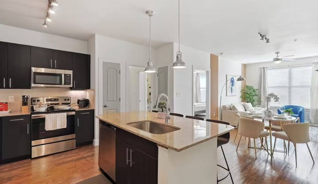 Stylish 2B near Legacy West