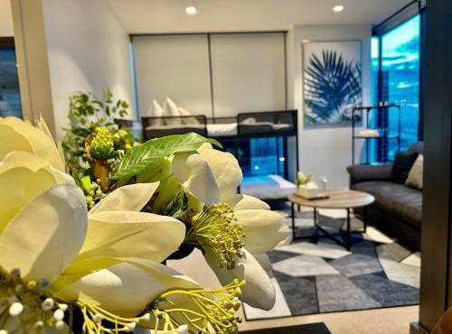 Stylish 2B1B Apartment with Indoor Balcony