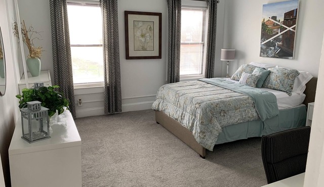 Stylish 2BD 1BA apartment located in Federal Hill