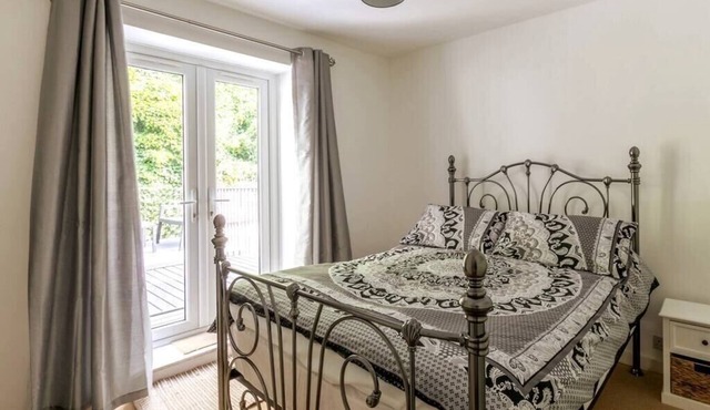 Stylish 2BD Family Hideaway in Dover