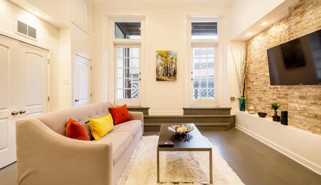 Stylish 2BD Loft in the Heart of Old City