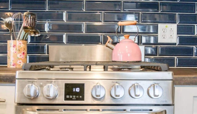 Stylish 2Bdrm Bungalow | Walkable + Well Equipped