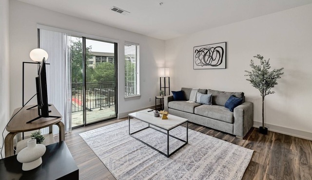 Stylish 2Bed/2Bath Apt + 1G WiFi + Parking