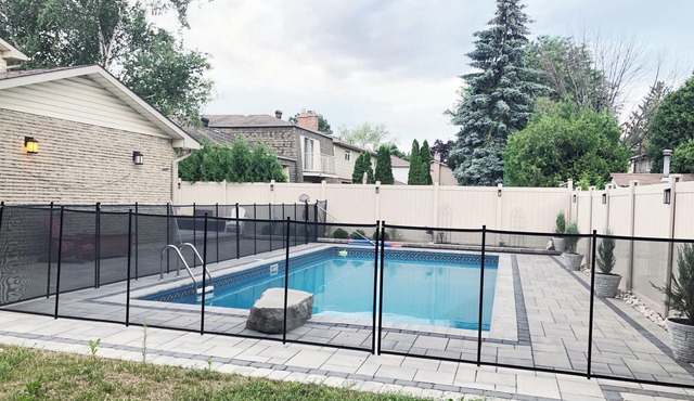 Stylish 2bed, 2bth Apt. Close to Malls & 25 Mins to Toronto