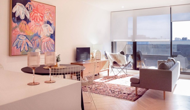 Stylish 2bed Apartment in Fitzroy - Free Parking