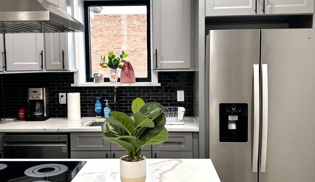 Stylish 2BR/2BA Apt near NYC Free Parking Full Kitchen & W/D