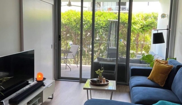 Stylish 2BR/2BA Apt with Pool access in Central Bulimba