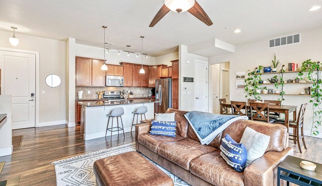 Stylish 2BR/2BA Condo w/Garage for Business & Leisure