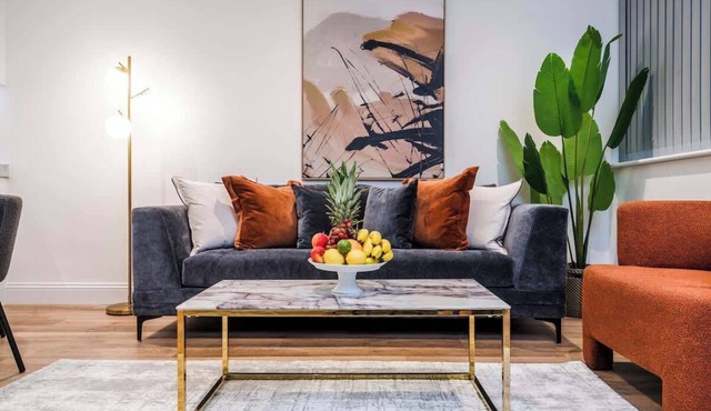 Stylish 2BR 2BA Flat in Gravesend – Sleeps 4