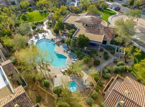 Stylish 2BR and 2BA Private Condo Getaway