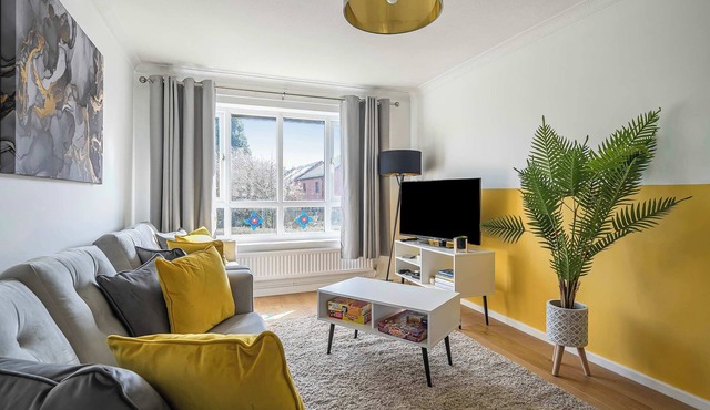 Stylish 2BR Apartment near MCR Airport