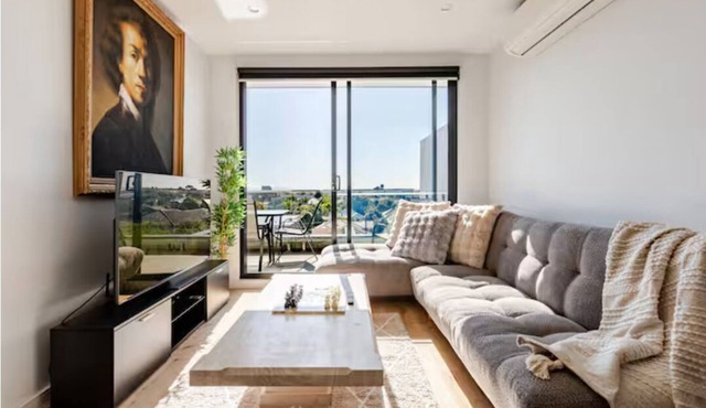 Stylish 2BR Apartment with Scenic Views