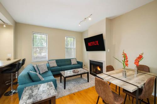 Stylish 2BR Apartment with Private Balcony near Soulard
