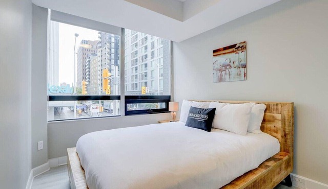 Stylish 2BR Apt w/Cinema, GYM, & Skyline Views!