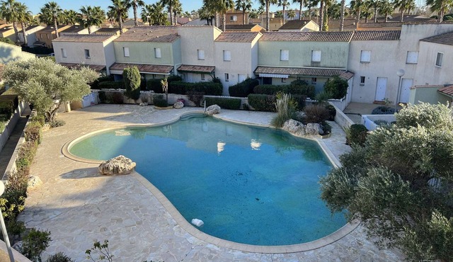 Stylish 2BR Apt with Pool, AC & Terrace - Sleeps 6, 600m from Beach