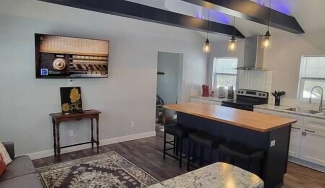 Stylish 2BR Bungalow | Near Airport & Downtown DSM, Newly remodled and close to downtown Des Moines