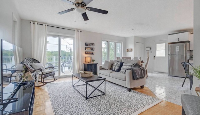 Stylish 2BR by Ottawa River