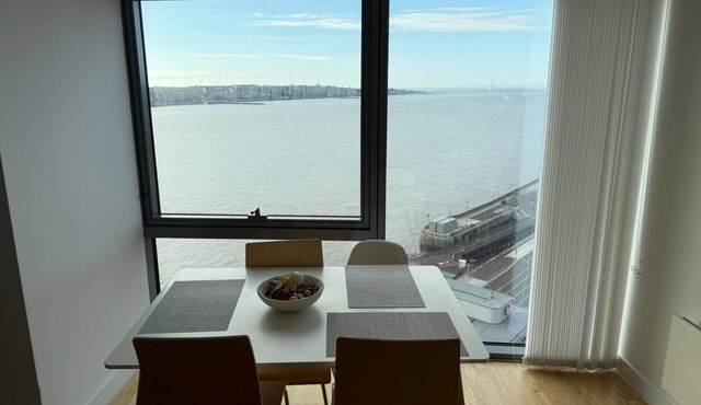 Stylish 2BR by princess docks & close to Liverpool City centre