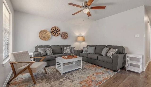 Stylish 2BR Comfort Near Texas A&M EV-Friendly
