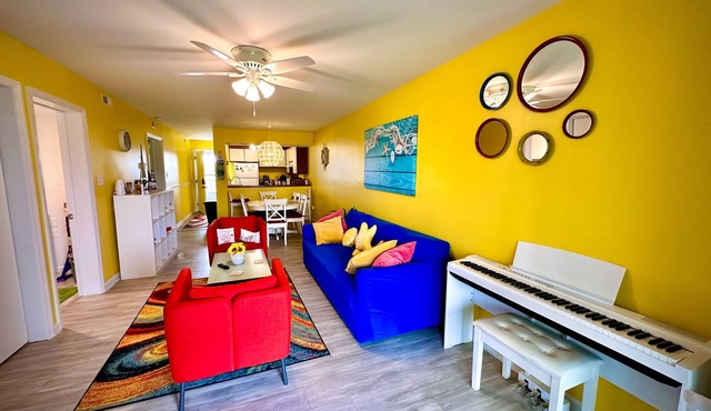 Stylish 2BR Condo Near Beach/Large Pool & Patio/Pet Friendly