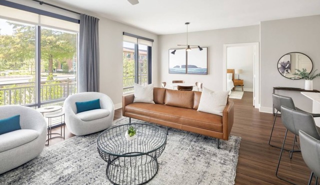 Stylish 2BR Condo at AMLI Addison w Pool