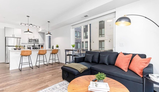 Stylish 2BR Condo | Uptown Area, Gym & Parking NEW