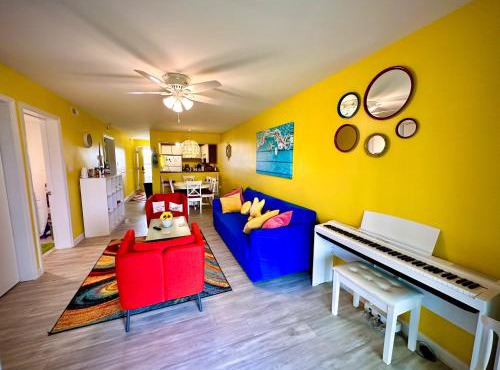 Stylish 2BR Condo Near Beach, Large Pool & Patio, Pet Friendly