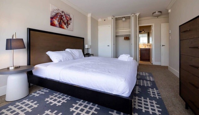 Stylish 2BR CozySuites w/gym! 34