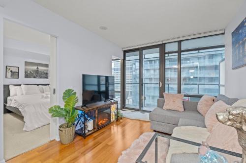 Stylish 2BR Downtown Sanctuary - Free Parking