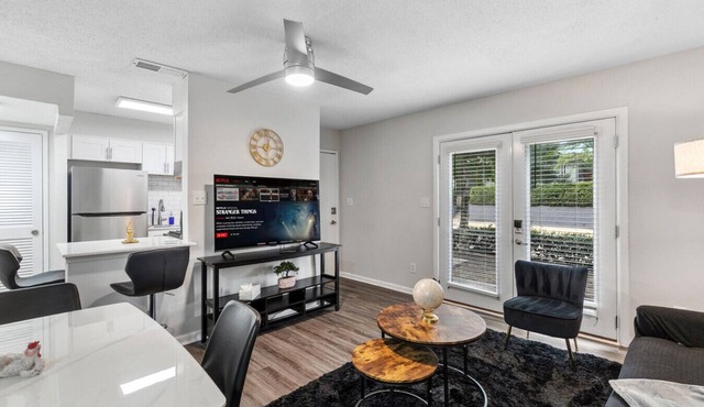 Stylish 2BR Duplex with Easy Access to Birmingham