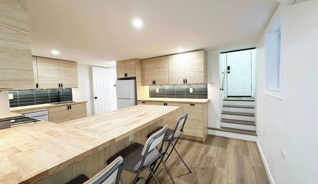 Stylish 2BR - EWR, Stadium & NYC