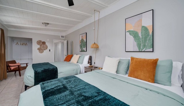 Stylish 2BR Home Near Disney & Universal Orlando!