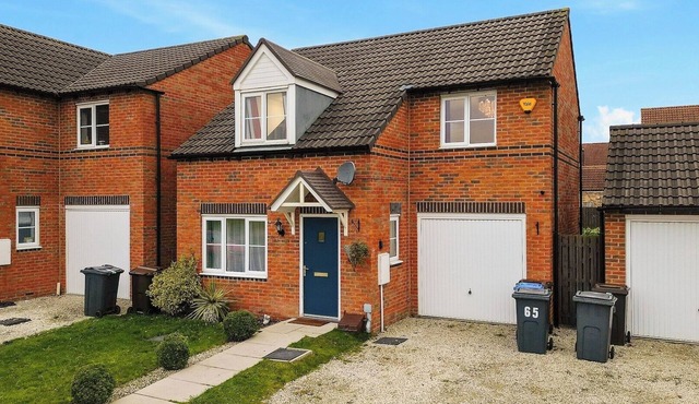 Stylish 2BR Home w/Garden and Parking in Sheffield