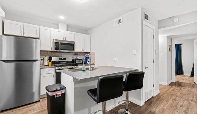 Stylish 2BR in Highland Austin TX 5939