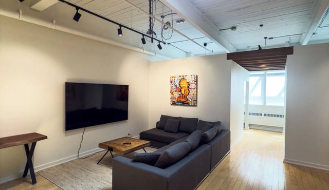 Stylish 2BR Industrial Loft in Trendy Leslieville – Walk to Shops & Dining