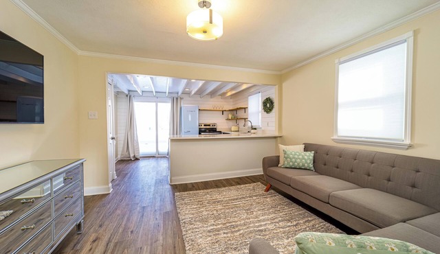 Stylish 2BR n Old Town Greenwood