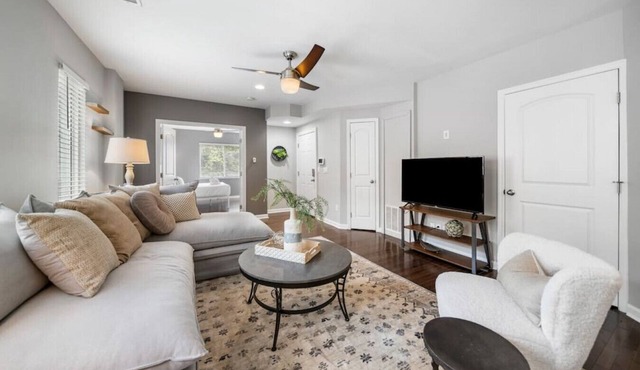 Stylish 2BR near City Center | OTR, UC, Zoo