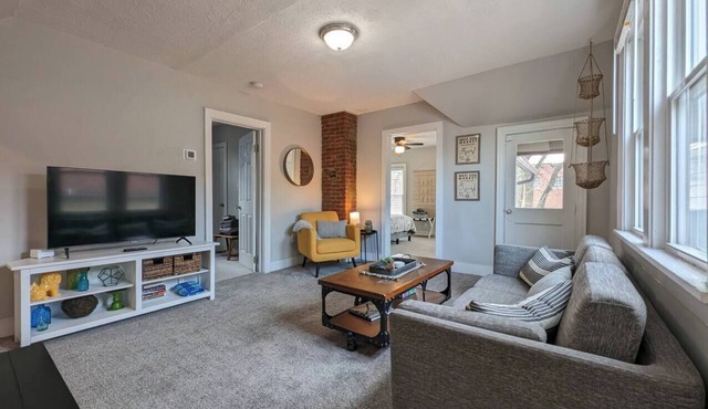 Stylish 2BR Ohio City Retreat: Near West Side Market, Breweries, & Downtown