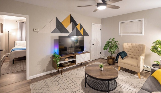 Stylish 2BR, Park2Cars, Pets, w/fenced-in yard, Laundry, Private Entrance, Bidet