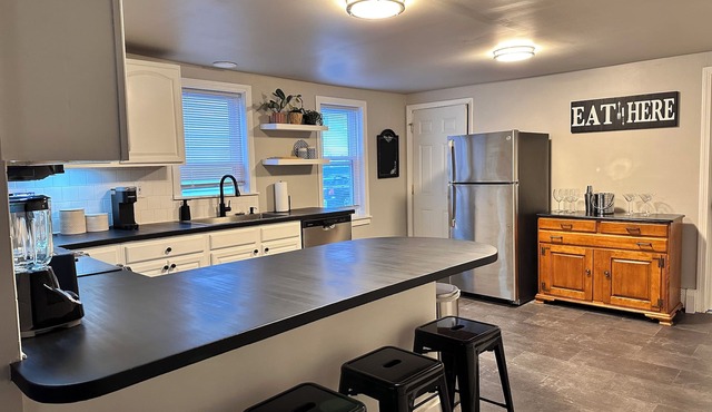 Stylish 2BR, Parking, Walkable to Federal Hill — Providence's Best Neighborhood