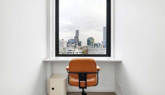 Stylish 2BR Retreat Walk to shop & Local Hotspots