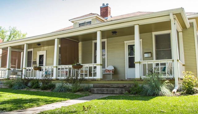 Stylish 2BR Retreat. Steps to CSU and Old Town Fun