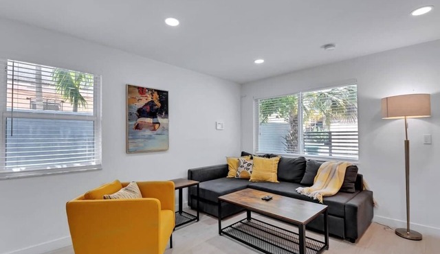 Stylish 2BR Retreat in Miami's Design District!