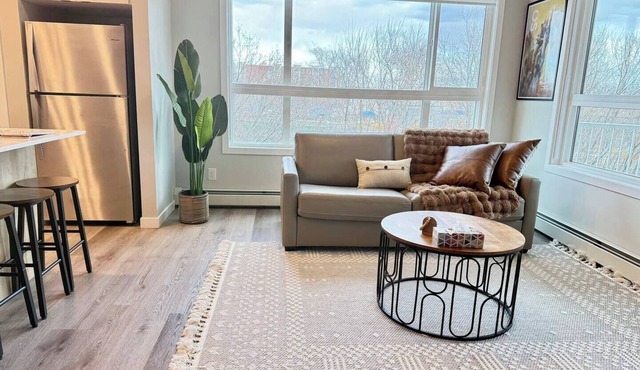 Stylish 2BR Retreat Near Parks&Paths 10-min DT/Zoo