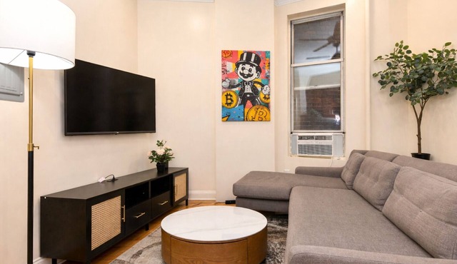 Stylish 2BR Retreat North of Central Park