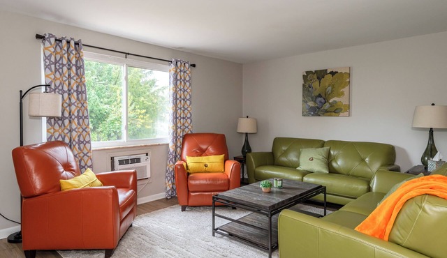 Stylish 2BR retreat on 2nd FL 1 block from The Greene. Modern vibes, Gigabit WiFi, and private garage. Ideal for UD, WPAFB, and traveling professionals.