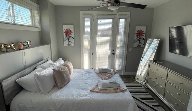 Stylish 2BR Retreat w/Balcony in Secure Complex