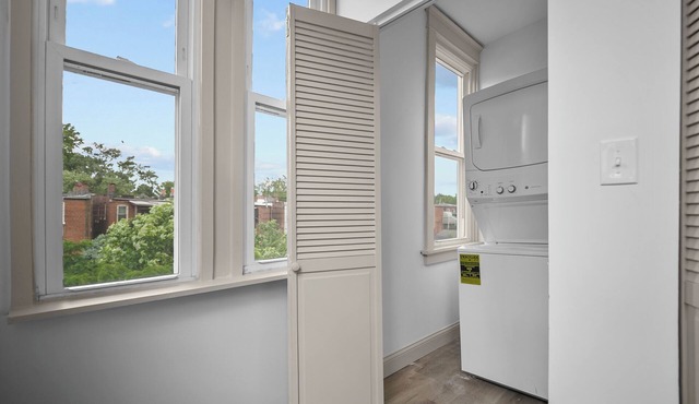 Stylish 2BR Retreat w/Terrace - Near The Hill STL
