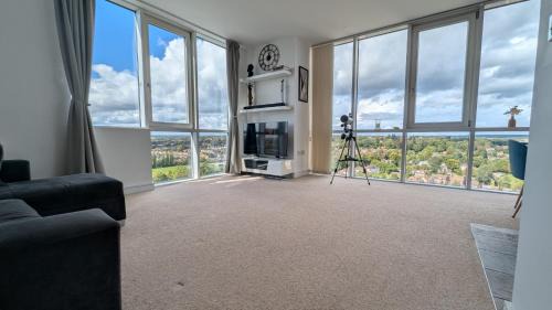 Stylish 2BR Serviced Apartment by Ellbee Apartments