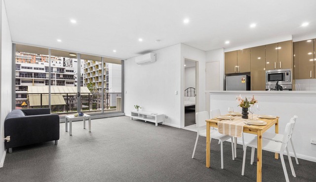 Stylish 2BR Stay – Near Cafés & Transport